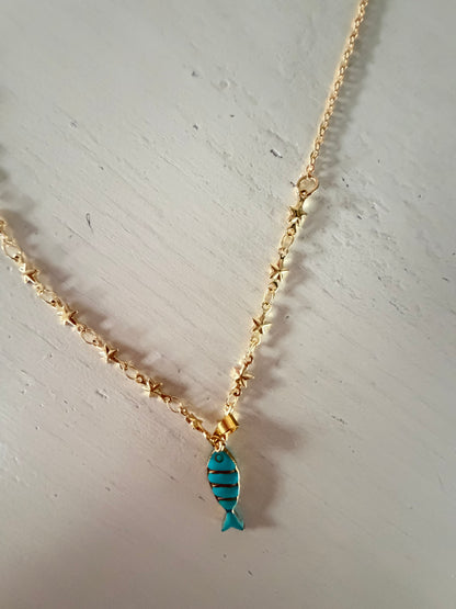 Collier Chaîne Étoiles & Poisson Turquoise – 48 cm